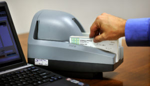 Teller capture scanner with checks - TS240